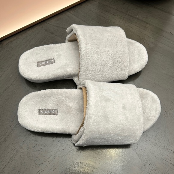 Vionic Dream Women's Supportive Slipper - Picture 9 of 13